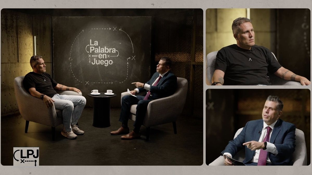 La Palabra en Juego: a set that builds the show's identity